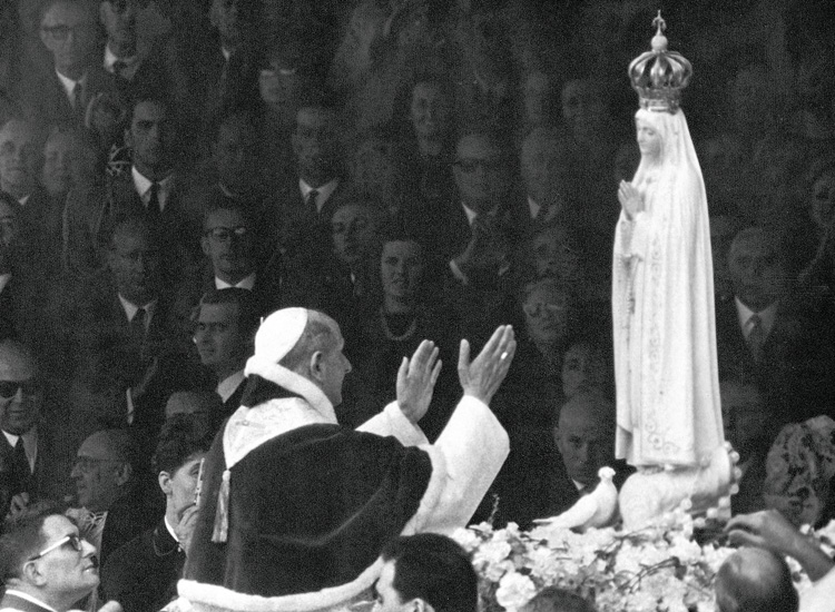 Paolo VI in pellegrinaggio a Fatima il 13 maggio 1967 in occasione del cinquantesimo delle apparizioni (Pepi Merisio)